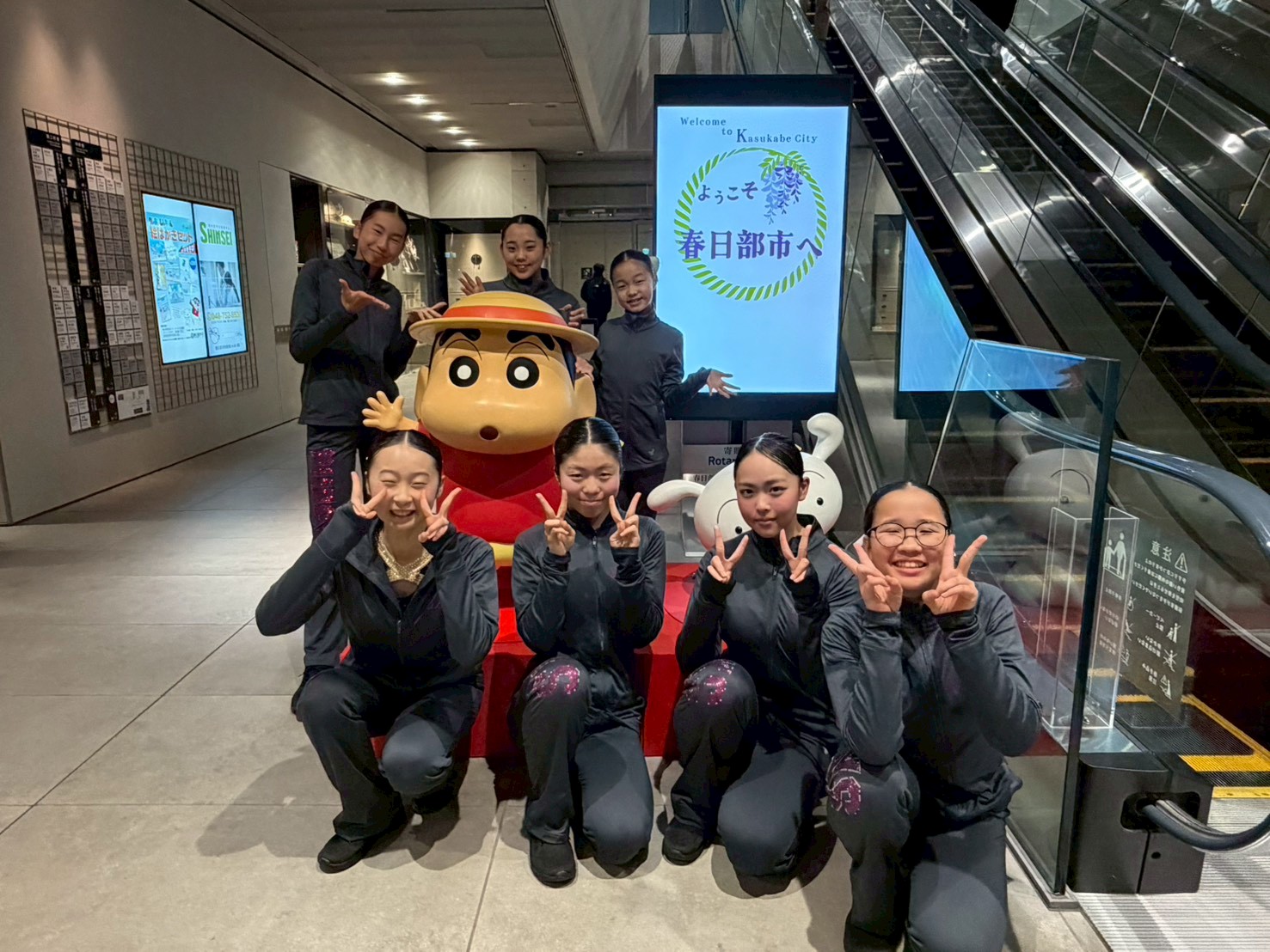 春日部市役所前でのPOM PUPPYS brightメンバー